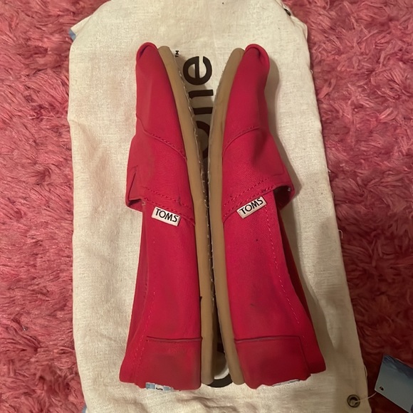 Toms - Picture 2 of 5